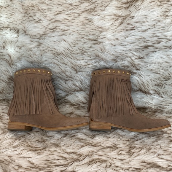 Michael Kors Billy Studded Fringe Suede Ankle Boots Tan Gold Western Size 6.5 - Picture 12 of 16